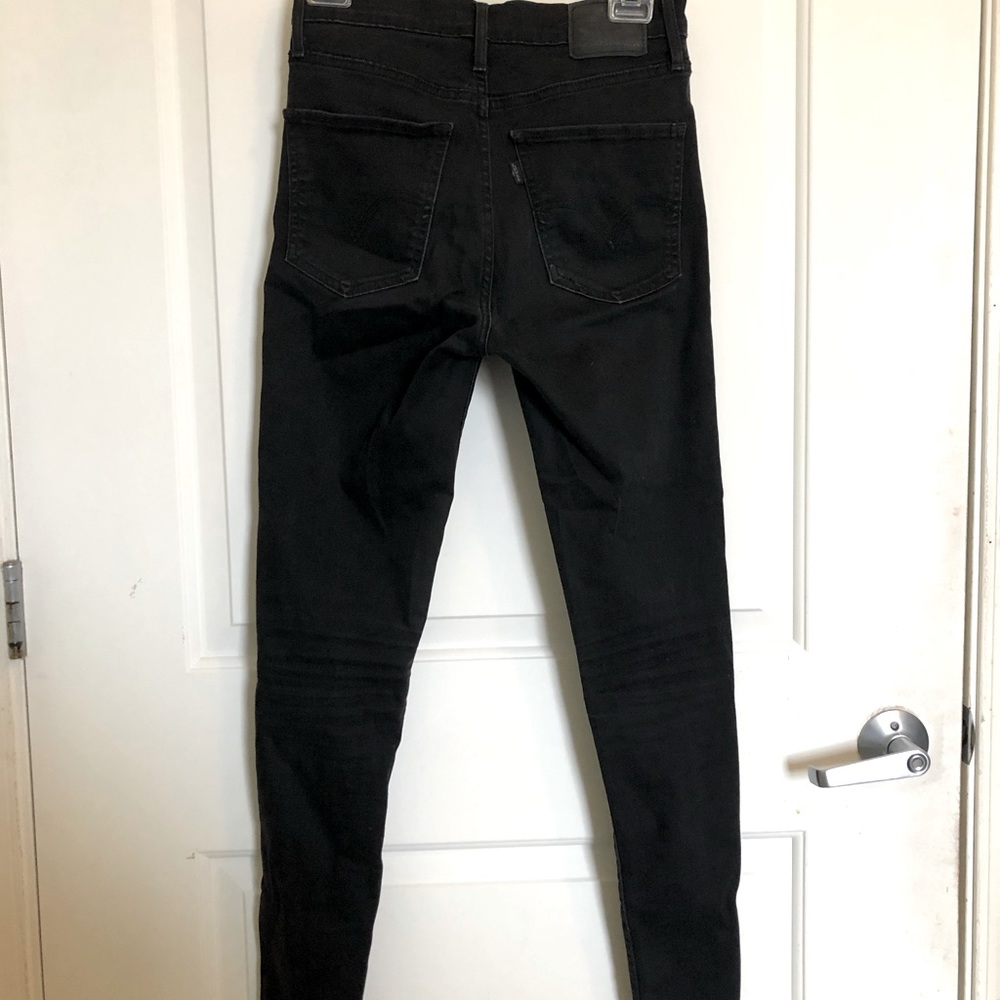 Black Mile High Super Skinny Levi Jeans. Size 28 US